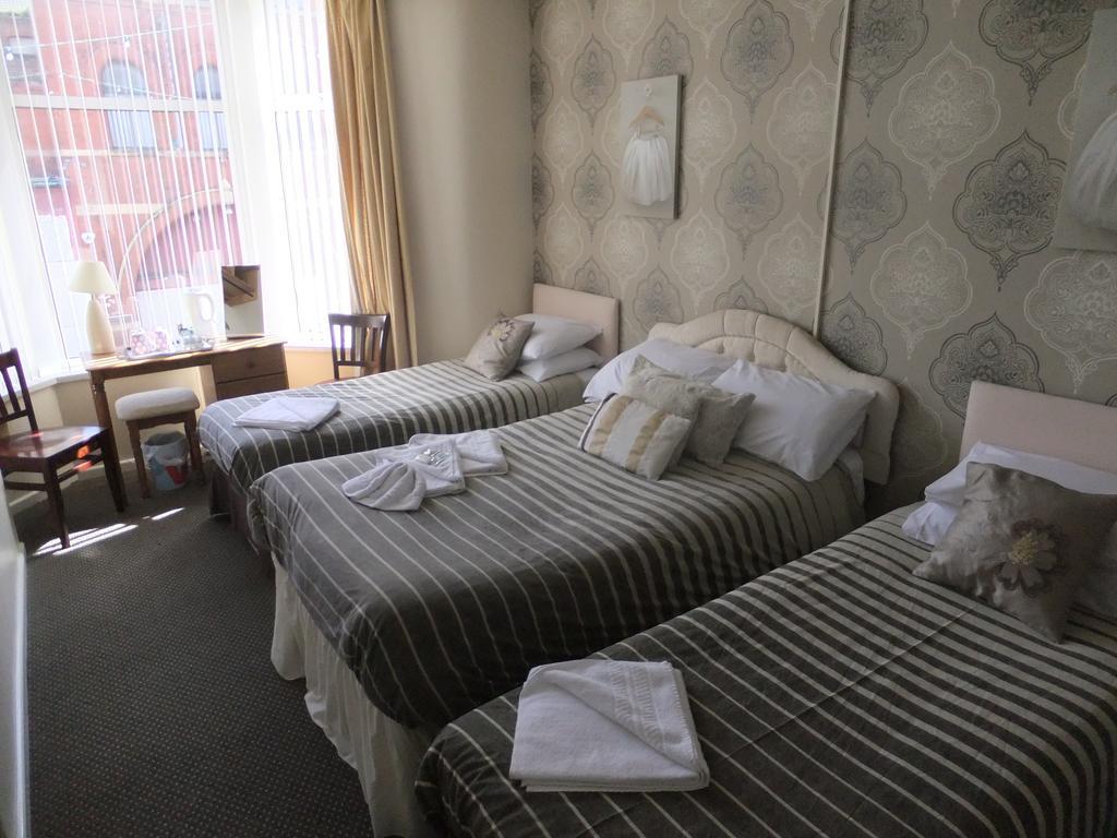 Family Room (2 Adults + 2 Children)